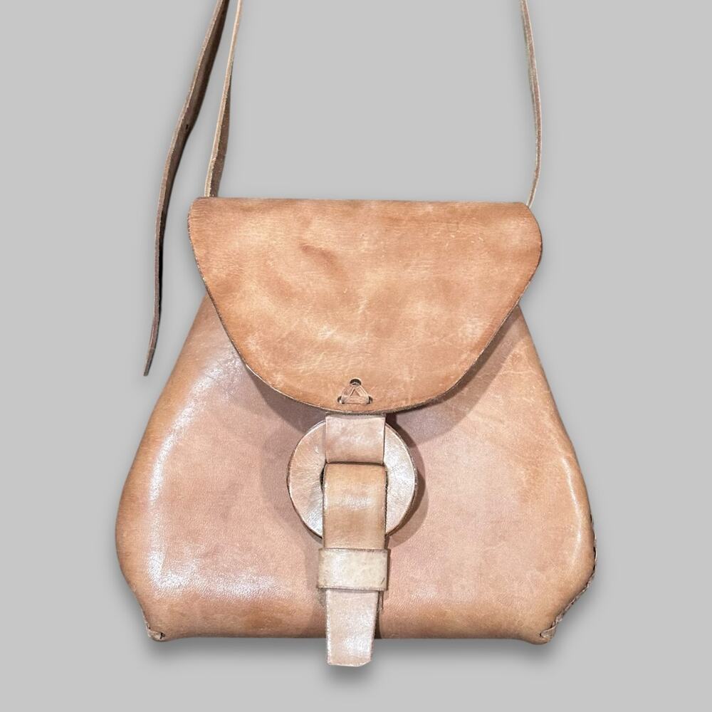 Vintage Tan Leather Crossbody Bag with Ring Buckle Closure - Picture 1 of 5